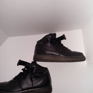 Nike Air Force 1”s mid